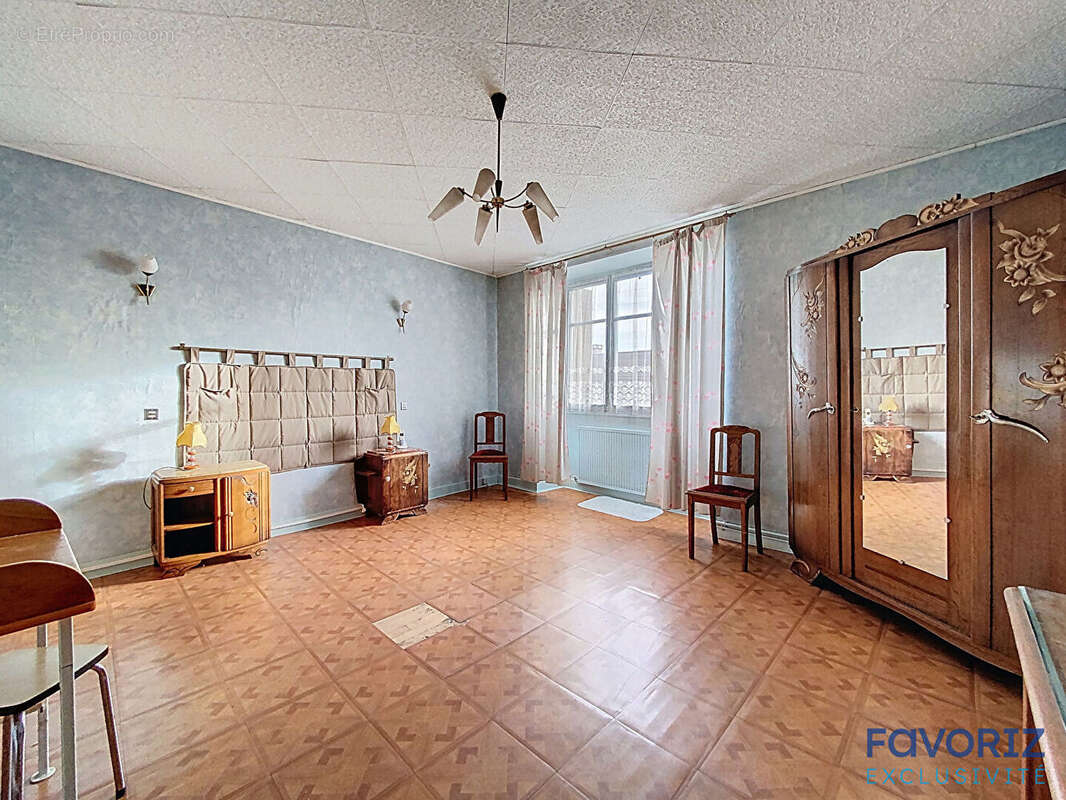 Maison à TIL-CHATEL