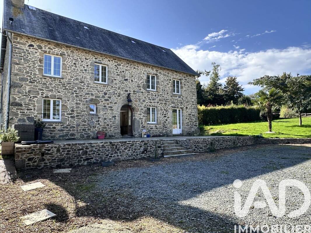 Photo 1 - Maison à MONTHUCHON