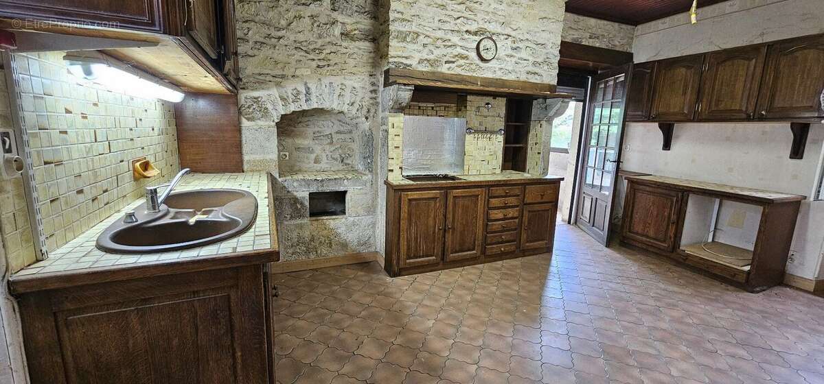 Un ensemble de caractère à rénover au coeur de Limogne en Quercy - photo 4