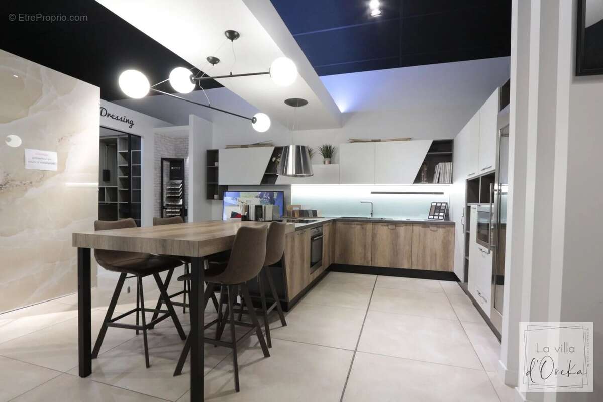 Commerce à PARENTIS-EN-BORN