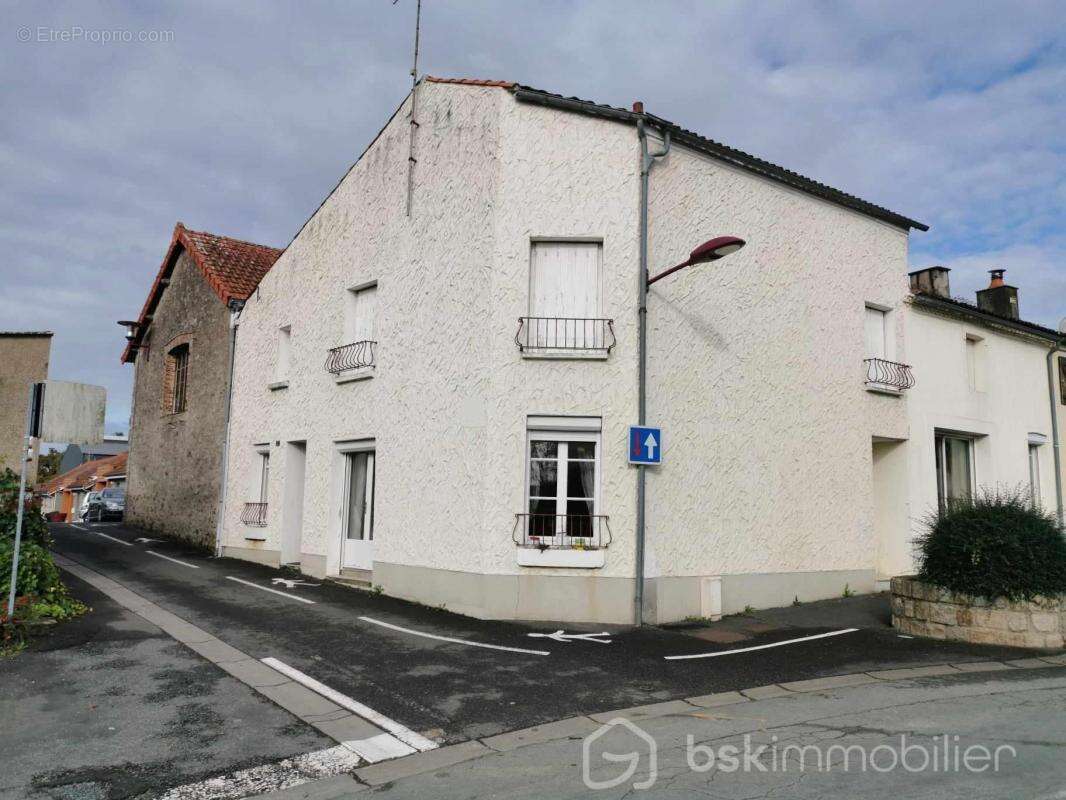 Maison à LA CHAPELLE-ROUSSELIN