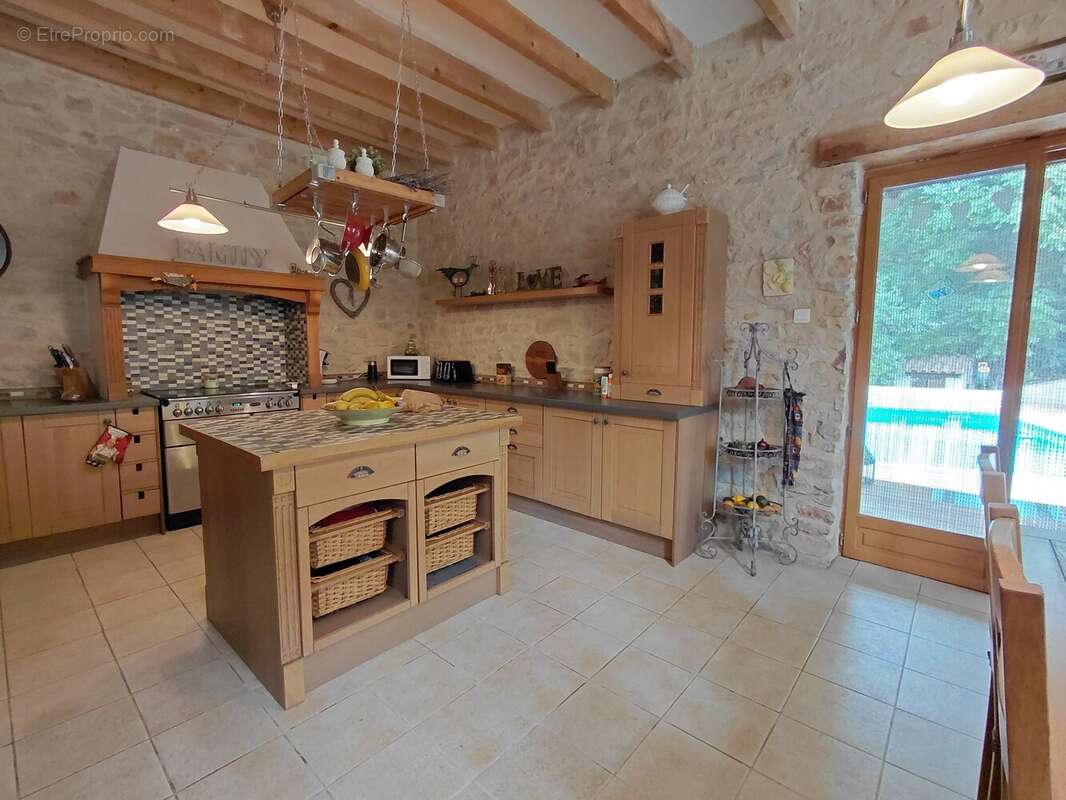 Charmante maison avec piscine à Puycelsi - photo 3