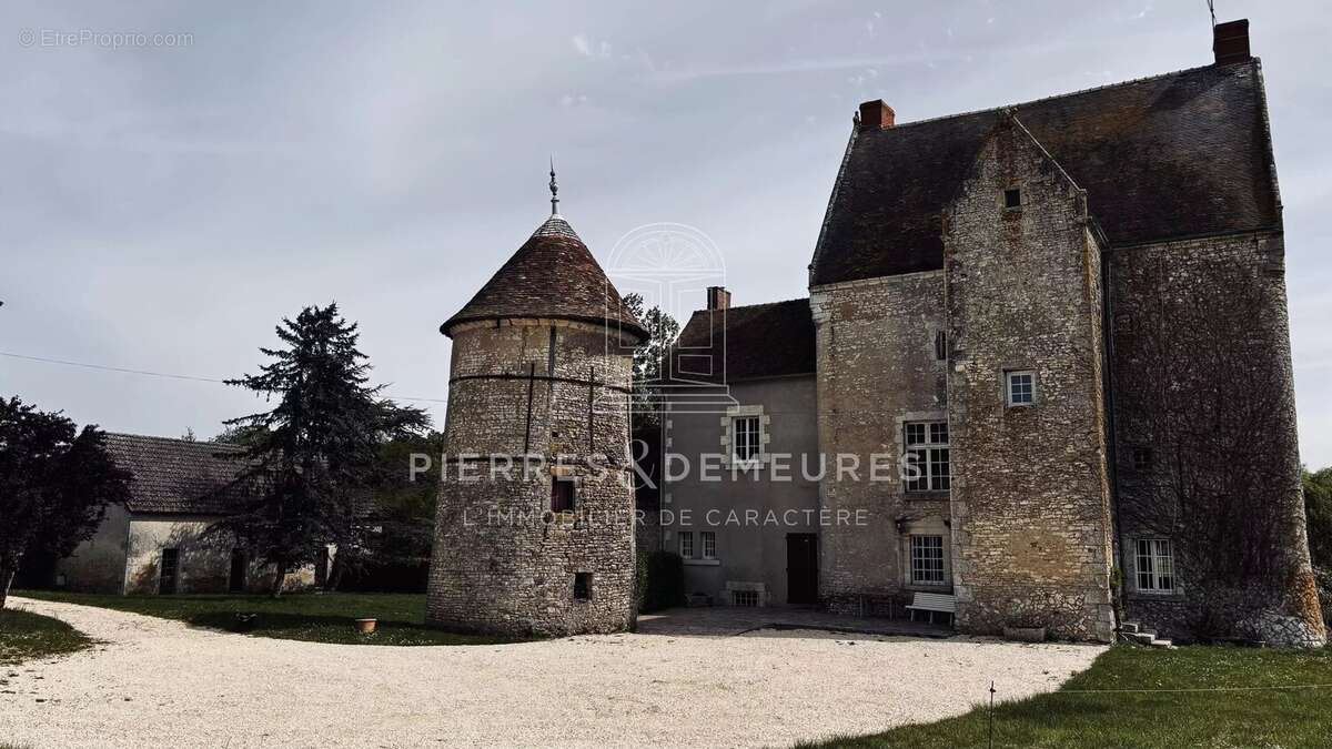 Maison à NEUILLAY-LES-BOIS