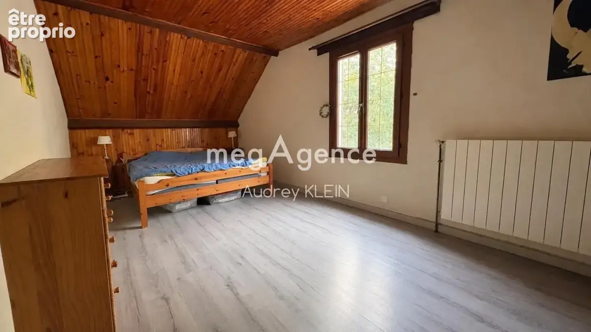 Maison familiale de 216 m² avec 5 chambres, véranda chauffée et terrain clos de 2 478 m² - photo 13