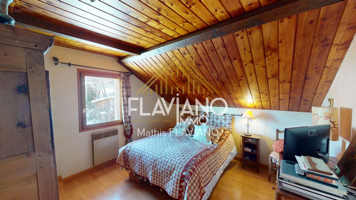 Maison à ENCHASTRAYES
