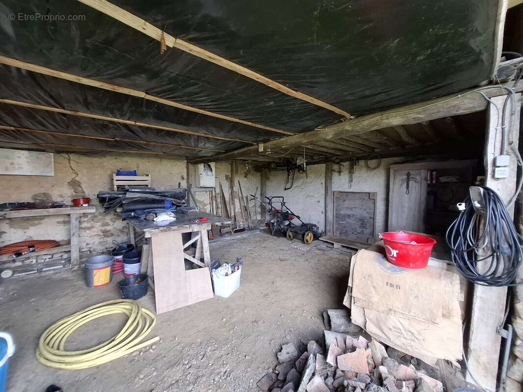 Terrain à SAINTE-SABINE-SUR-LONGEVE