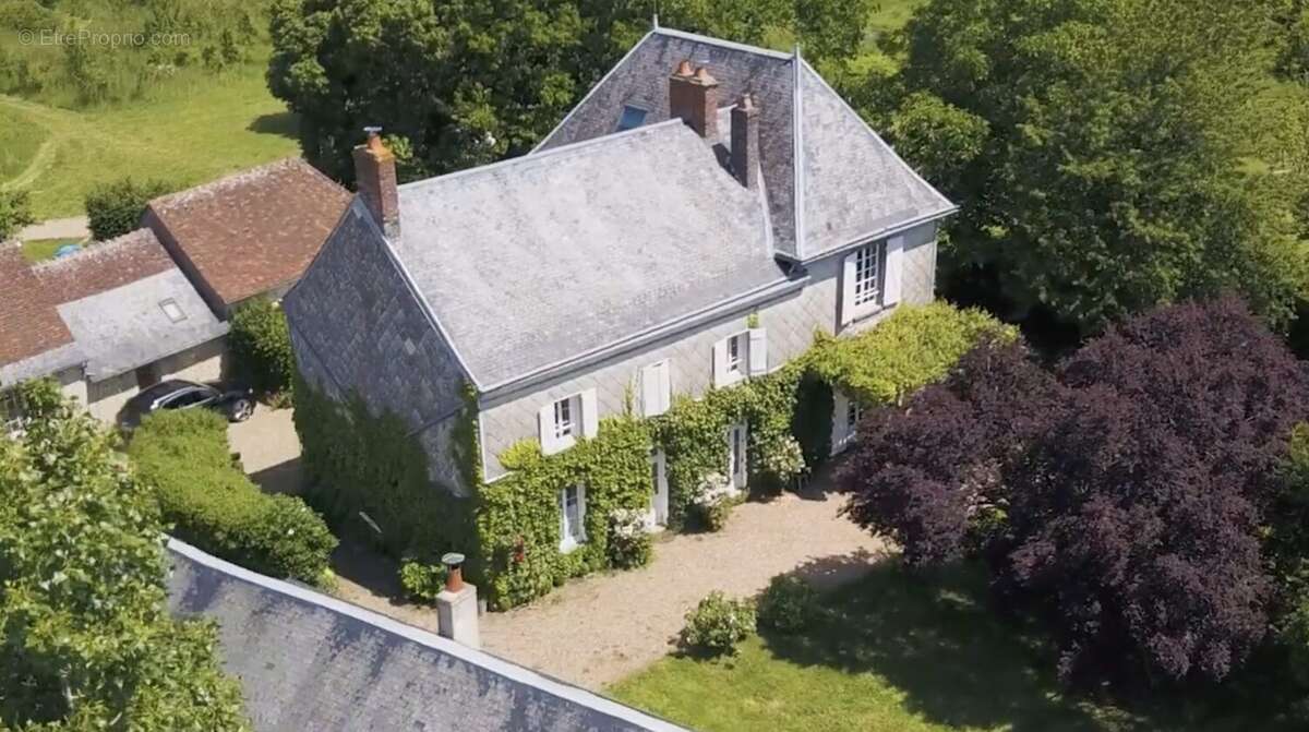 Maison à LA CHARTRE-SUR-LE-LOIR