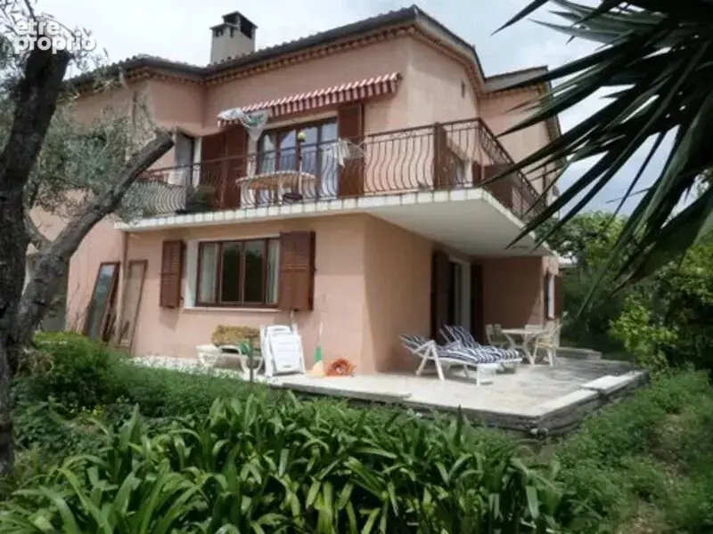 Sur la commune de Saint Paul de Vence, dans quartier calme et résidentiel, - photo 3