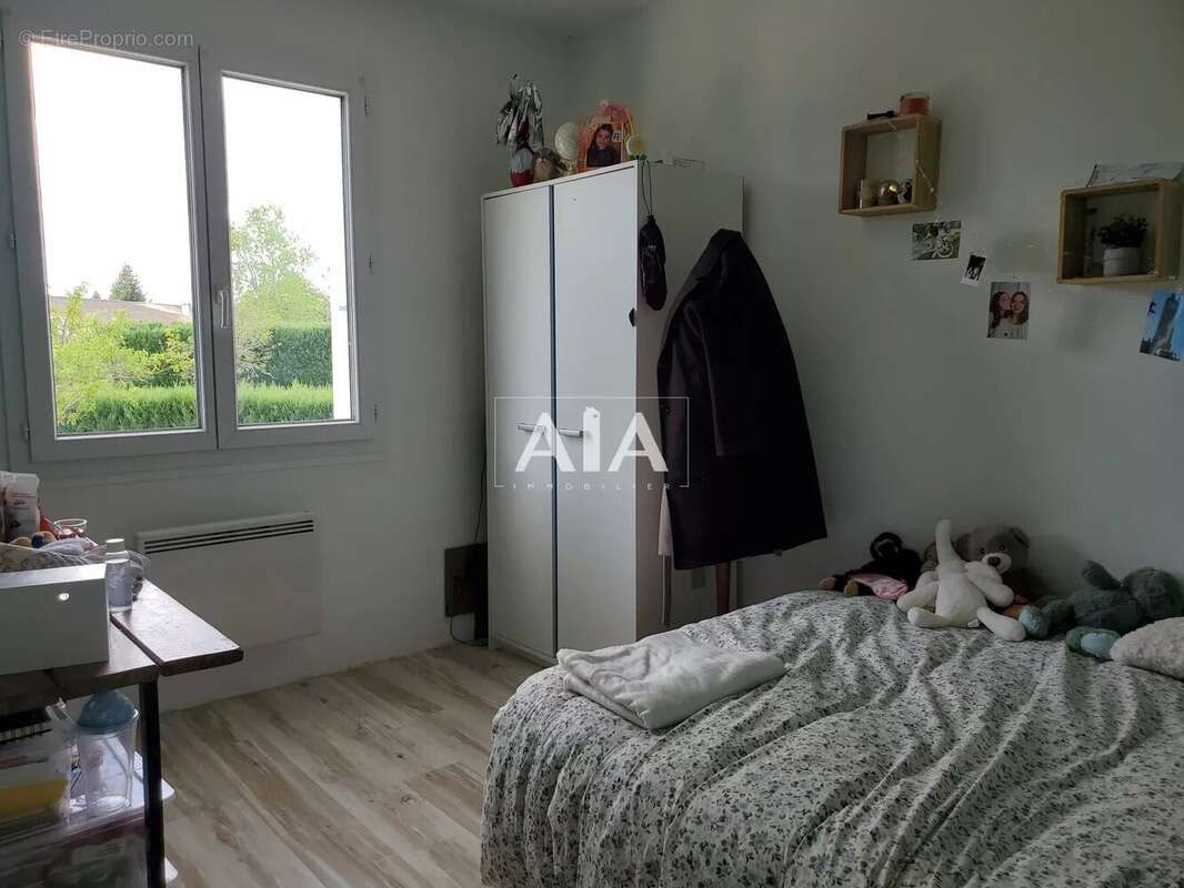 Maison à LES ADJOTS