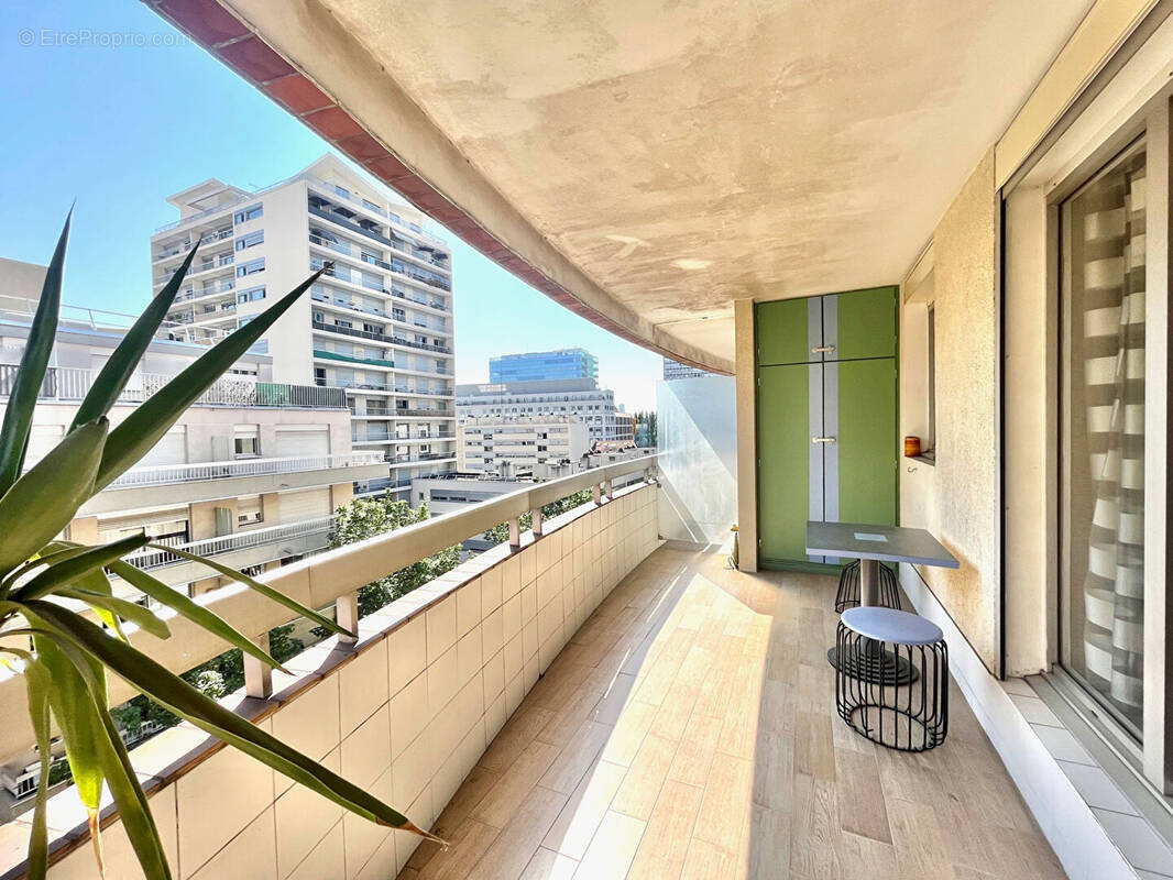 Appartement à COURBEVOIE