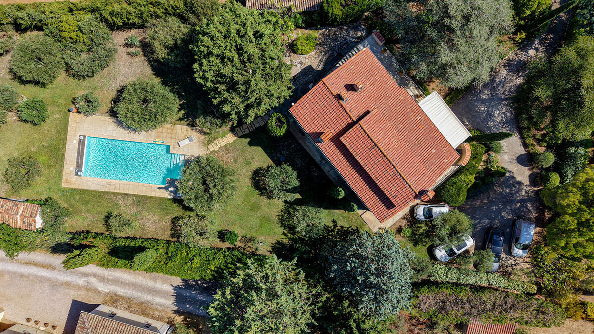 Villa 5 chambres sur terrain 2000m2 avec piscine à 2 pas du village de flayosc - photo 24