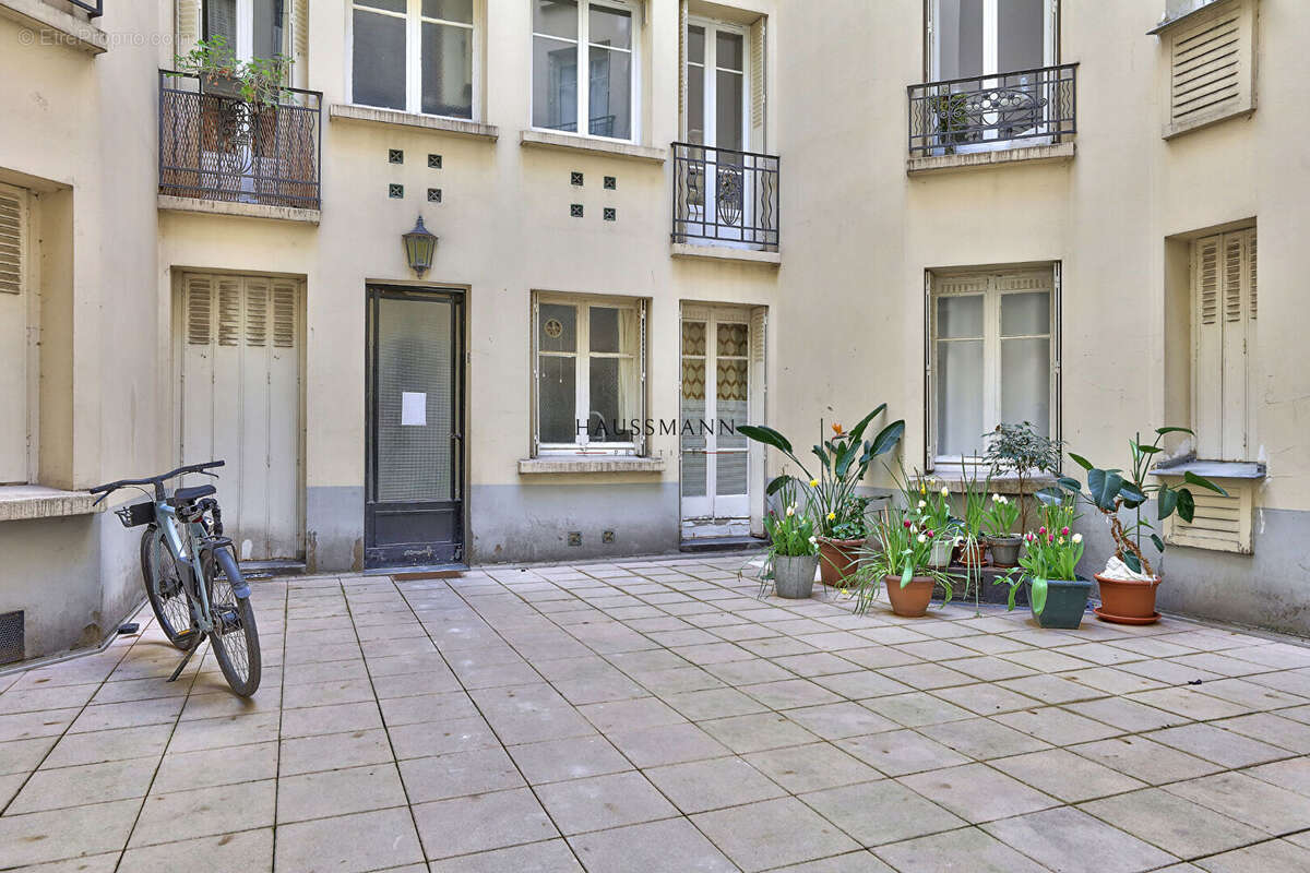 Appartement à PARIS-16E