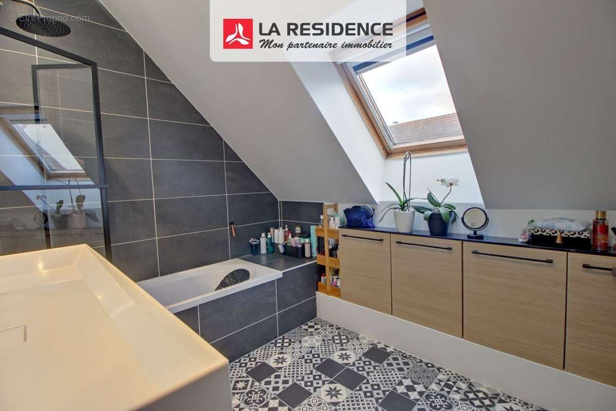 Maison à COURCELLES-SUR-SEINE