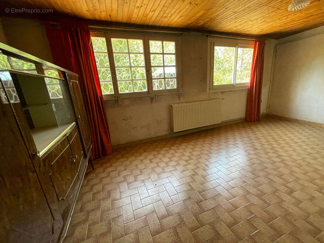 Maison PENNE D'AGENAIS 121m² + garages (terrain 11 630m²) - photo 8