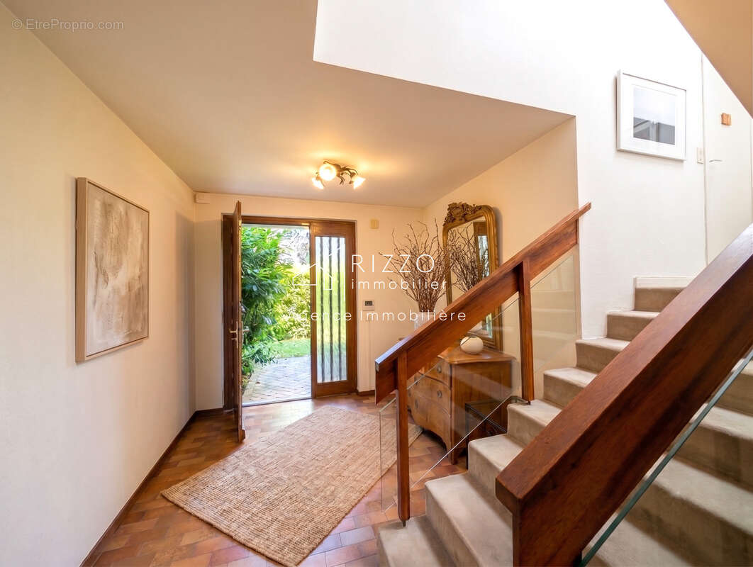 Maison à PREVESSIN-MOENS
