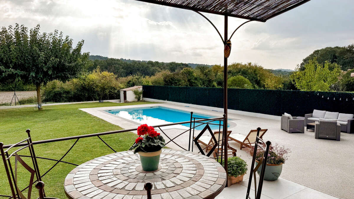 Maison à CHATEAUNEUF-LE-ROUGE