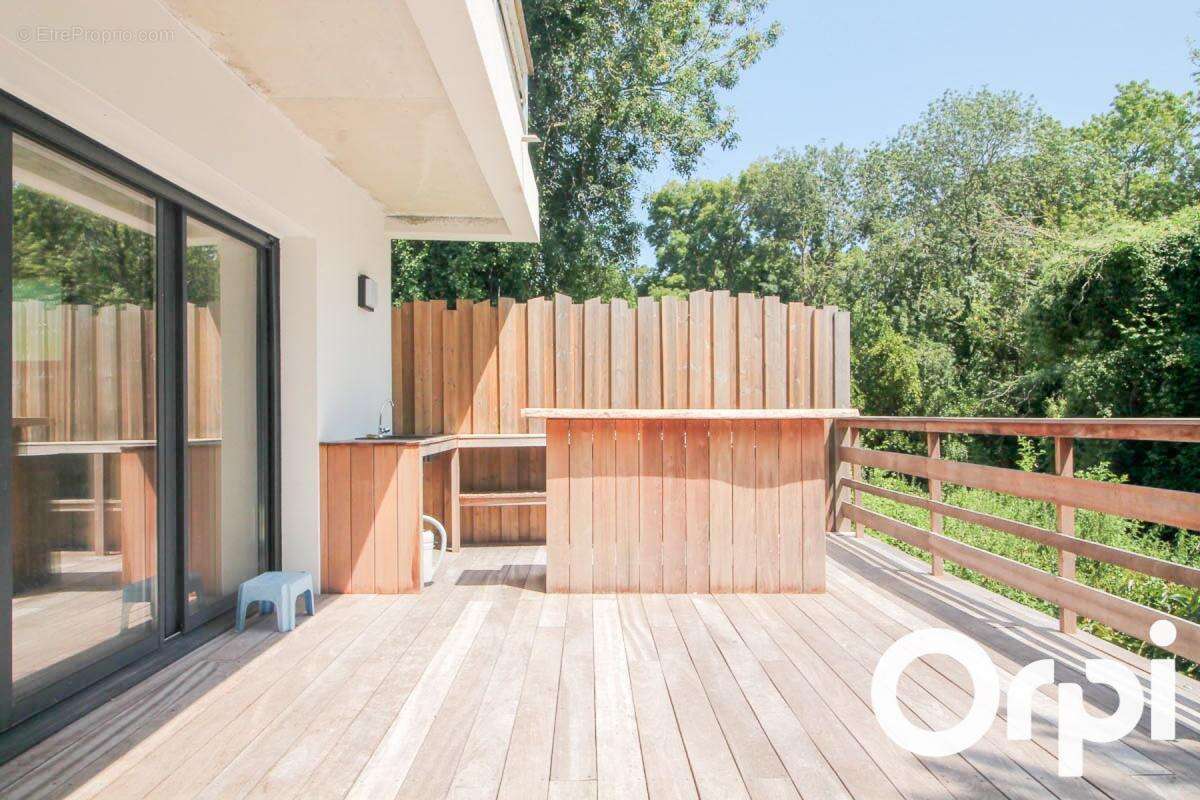 Maison à SAINT-LAURENT-DE-LA-PREE