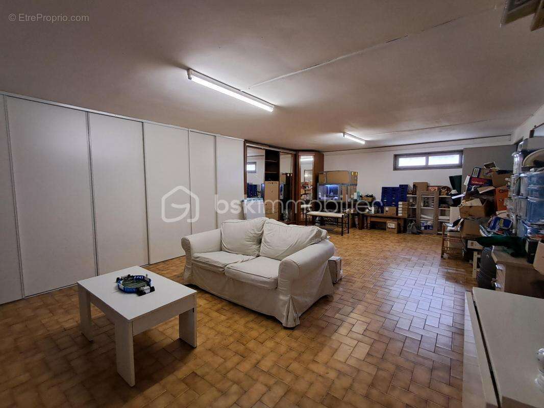 Maison spacieuse et rénovée proche de la zone commerciale - photo 20
