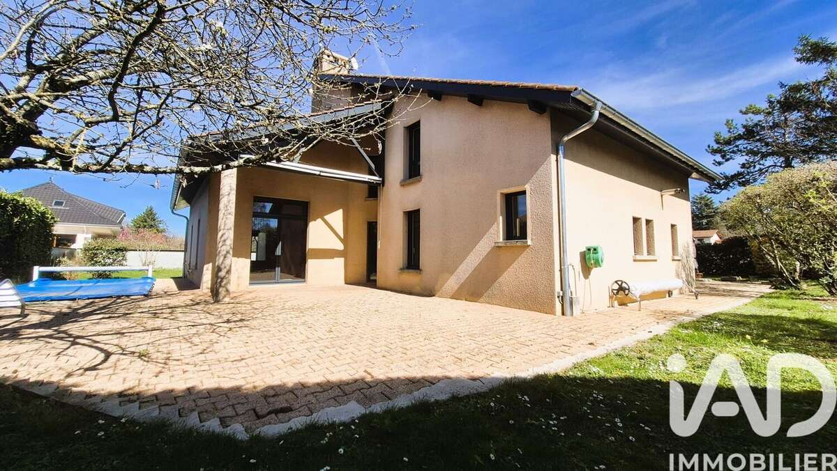 Maison 330 m² à Chateau-Gaillard  - photo 3