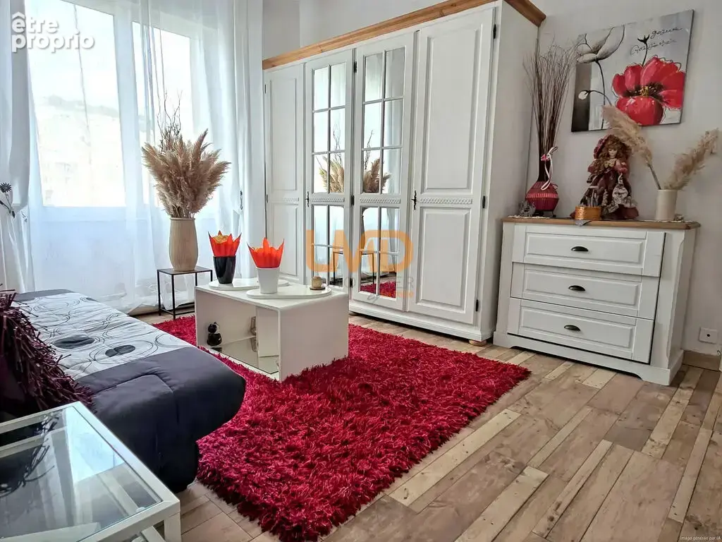 Appartement en ville : terrasse, garage et vue sur la colline ! - photo 9