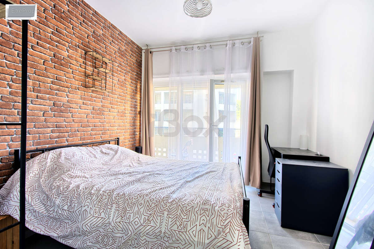 Toulon Centre : Appartement de 100m2 avec balcon, cave et chambre de bonne vue mer - photo 5