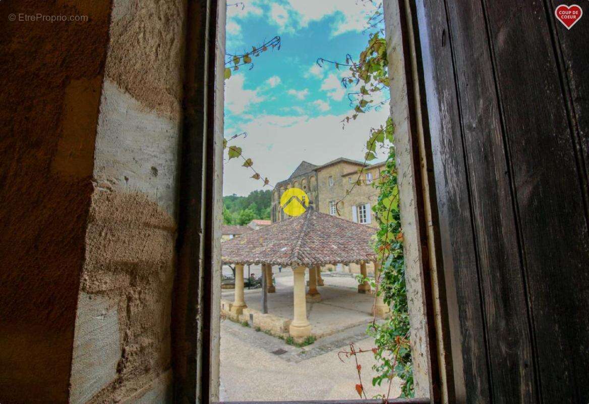 Commerce à LE BUISSON-DE-CADOUIN