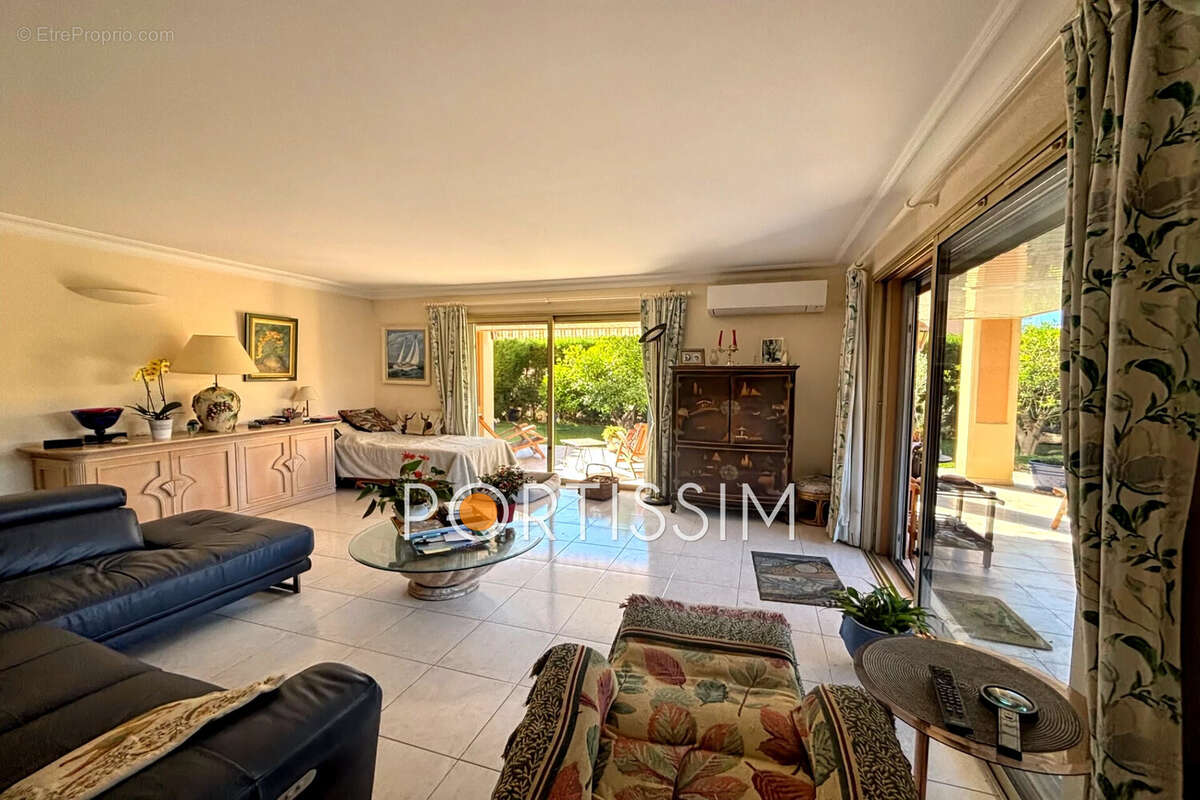 Appartement à SAINT-LAURENT-DU-VAR