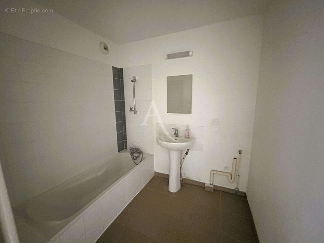 Perpignan Sud, secteur recherché de Porte d'Espagne, appartement 4 pièces 71 m² en très bon état avec 2 places de parking - photo 14