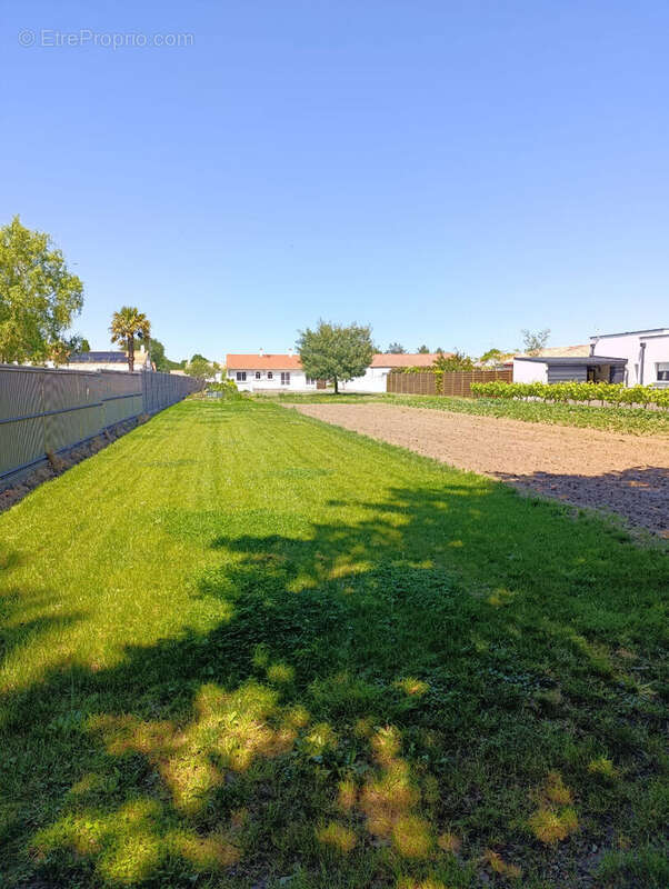 Terrain à SAINTE-FLAIVE-DES-LOUPS