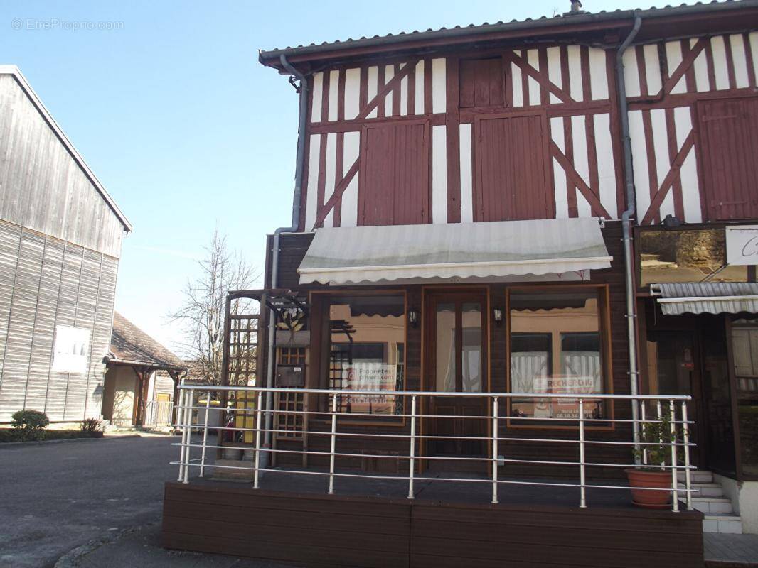 Immeuble fond de commerce - photo 1