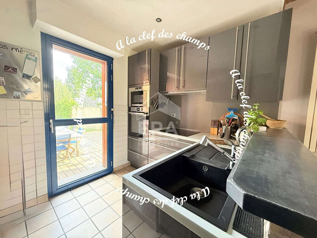 Maison à BURES-SUR-YVETTE