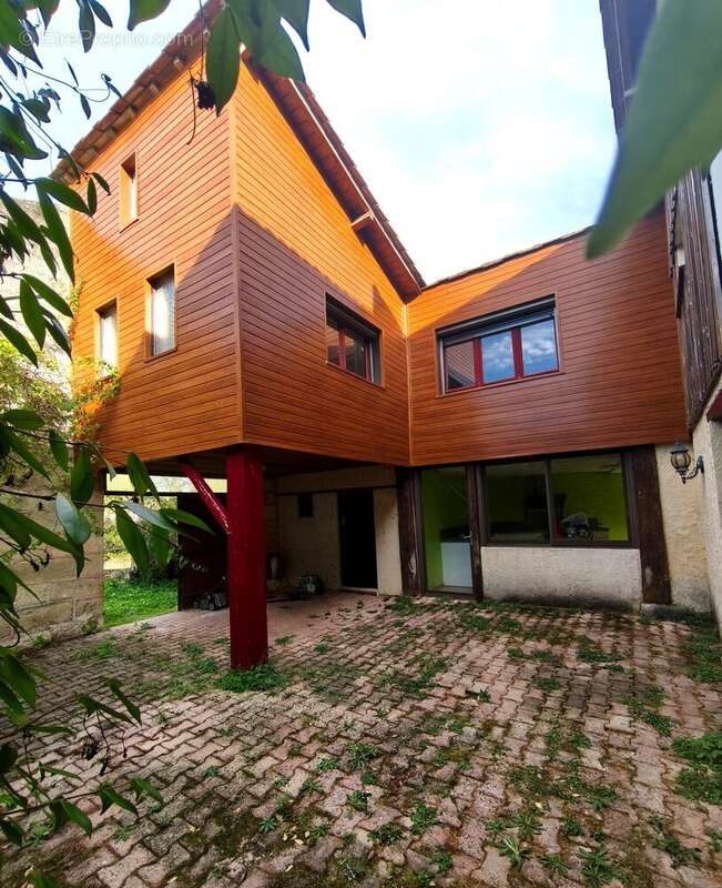 Maison à COUTRAS
