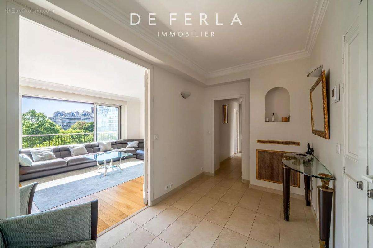Appartement à PARIS-16E