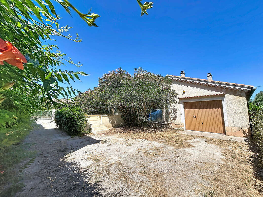PIOLENC - Maison 5 chambres, garage et jardin - photo 2