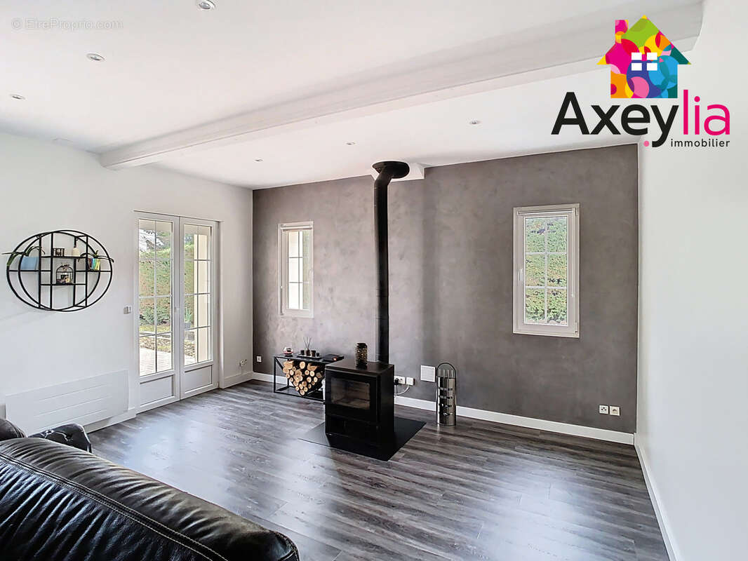 Maison à SAINT-CYR-DE-FAVIERES