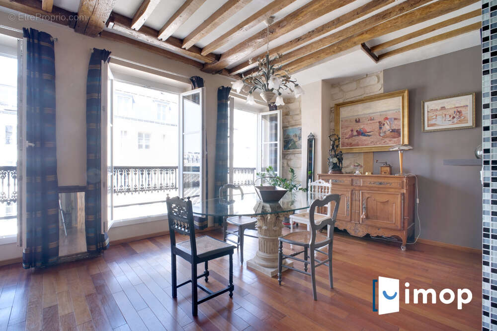 Appartement à PARIS-1E