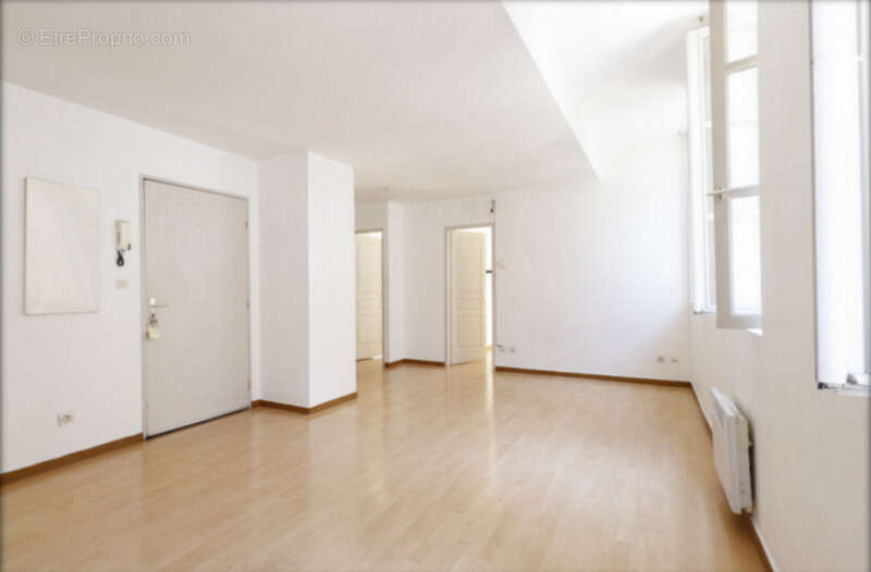 Dpt Bouches du Rhône (13), à vendre MARSEILLE 1er ARRONDISSEMENT appartement T3 de 60 m² - photo 3