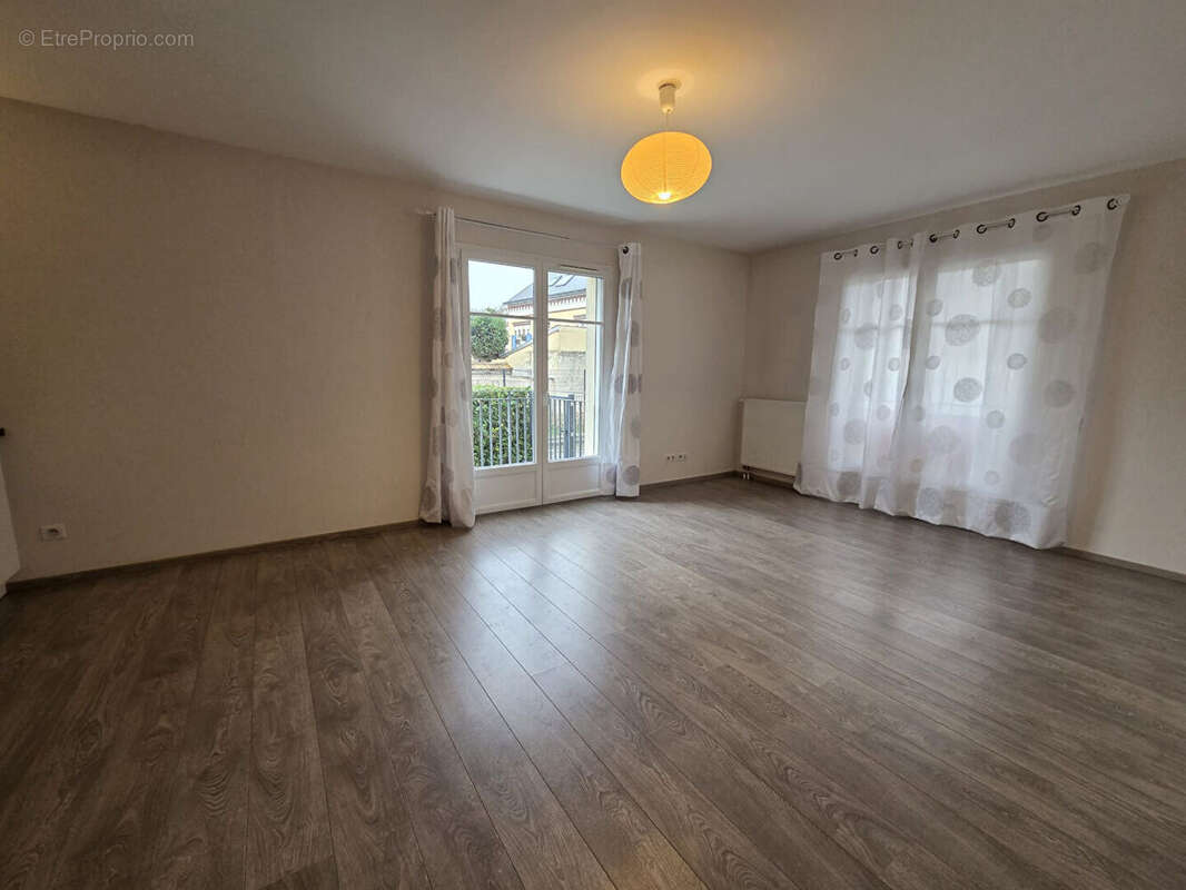 Appartement à PIERRES