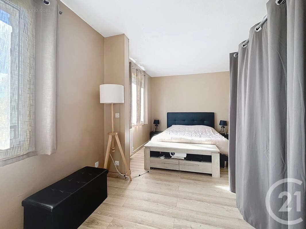 Appartement à MOISSY-CRAMAYEL
