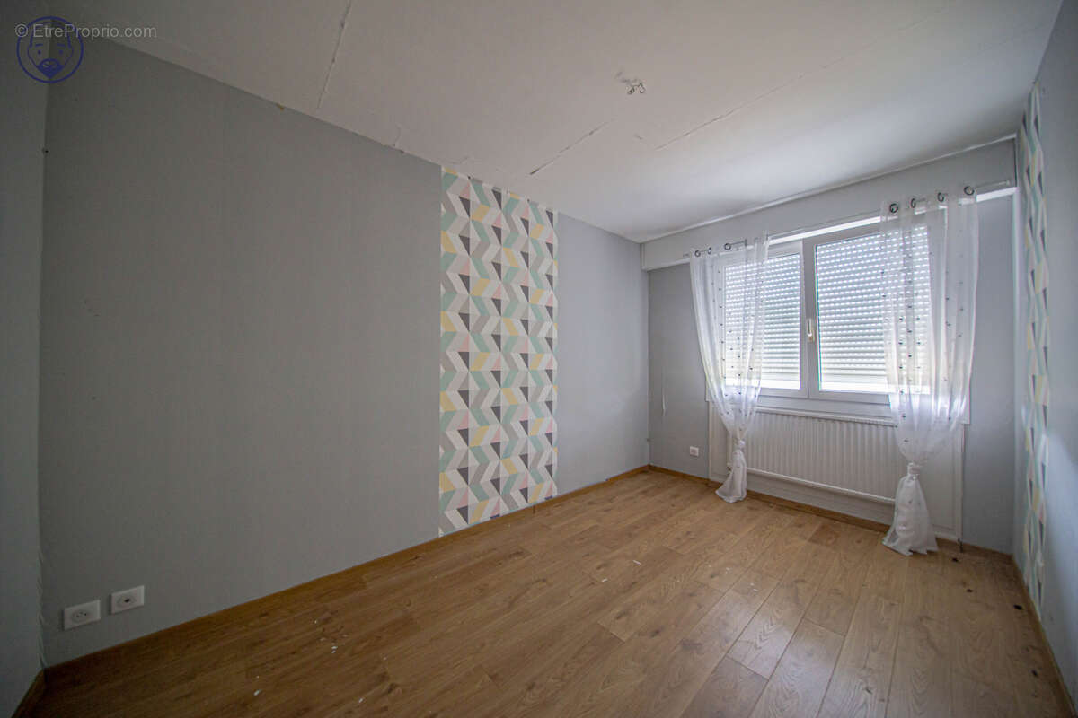 Pavillon sur sous-sol avec garage et jardin - photo 4