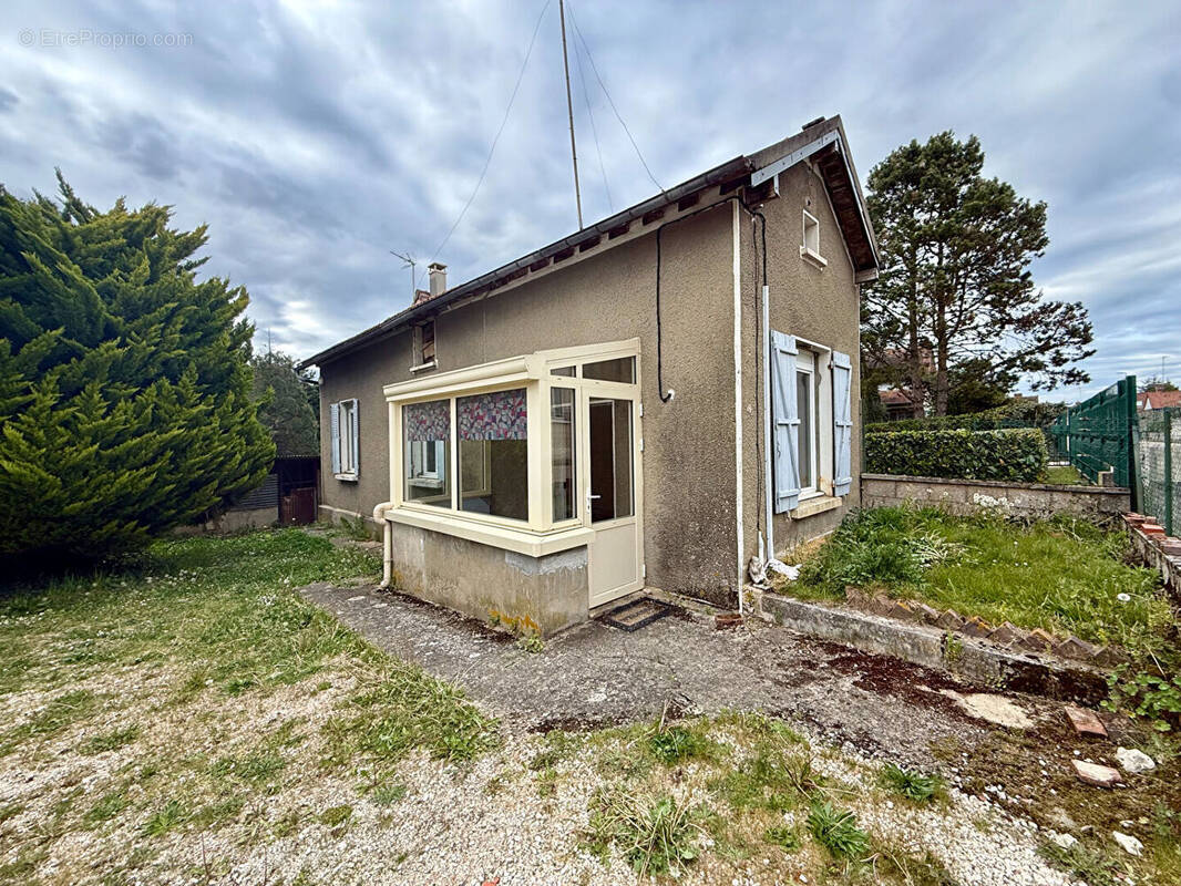 Maison à FLEURY-LA-VALLEE