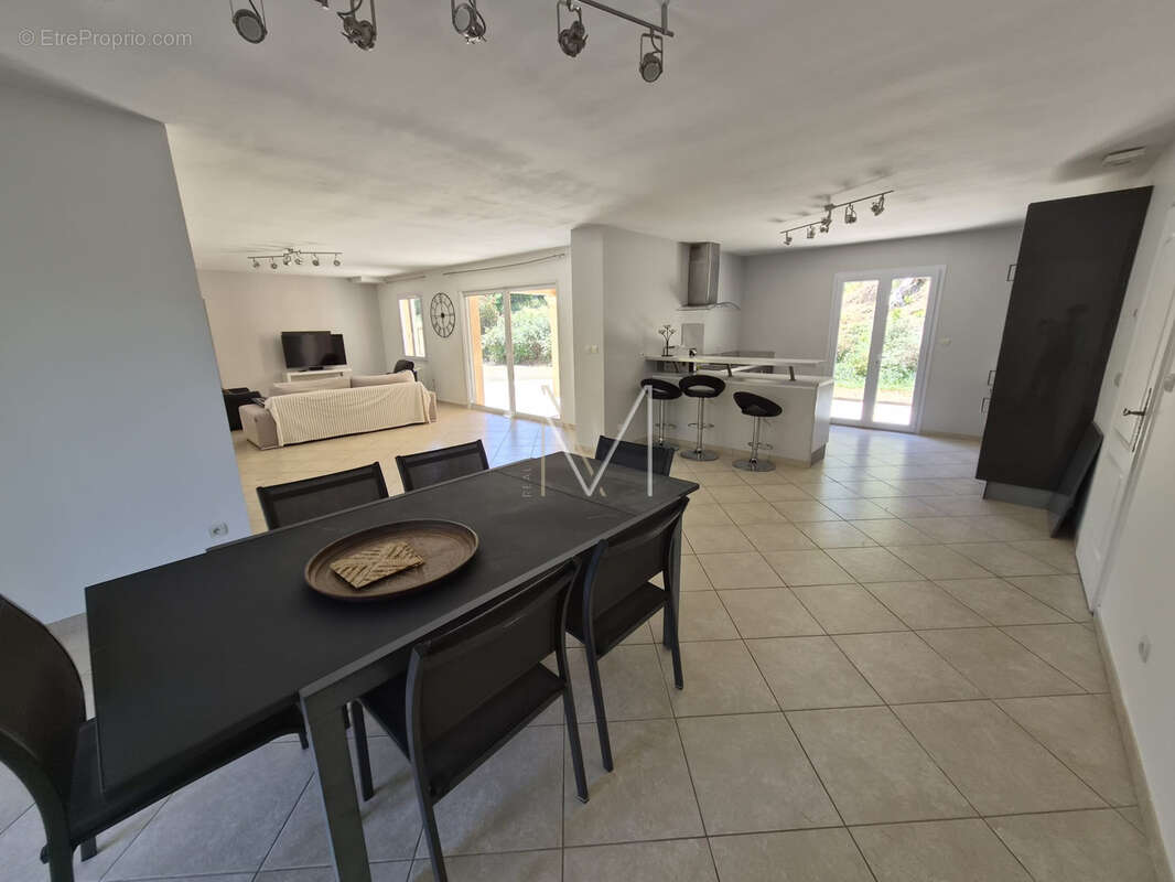 Maison à PLAN-DE-LA-TOUR