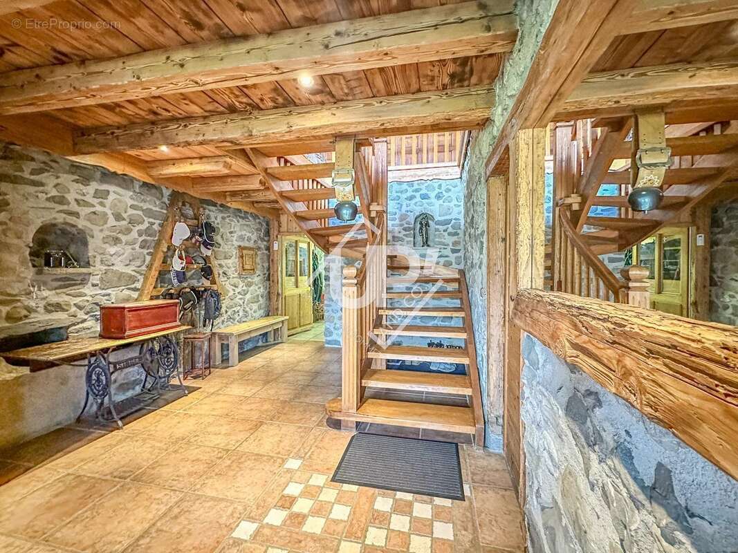 Maison à ARACHES-LA-FRASSE