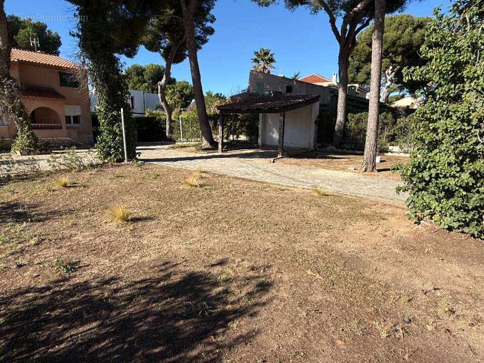 Terrain à CARRY-LE-ROUET