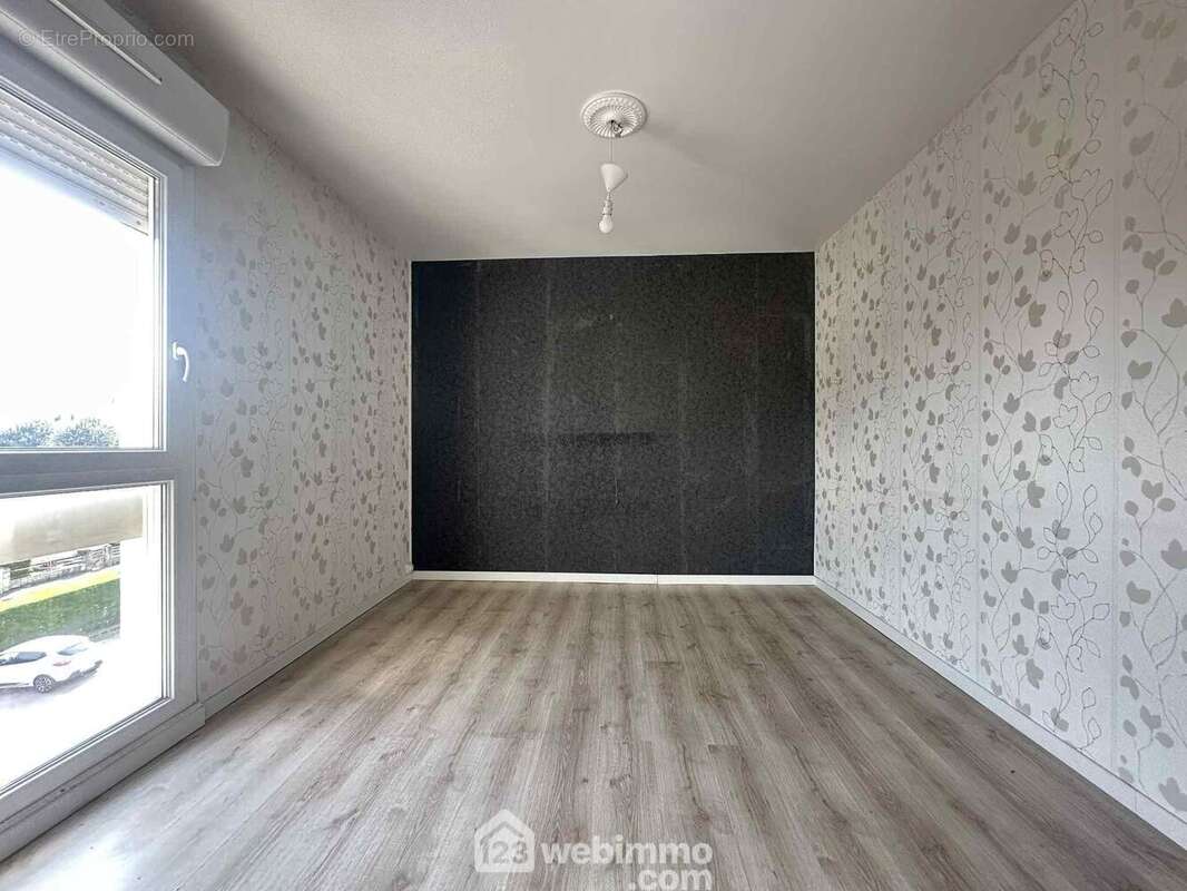 Son espace salon chaleureux - Appartement à LAON