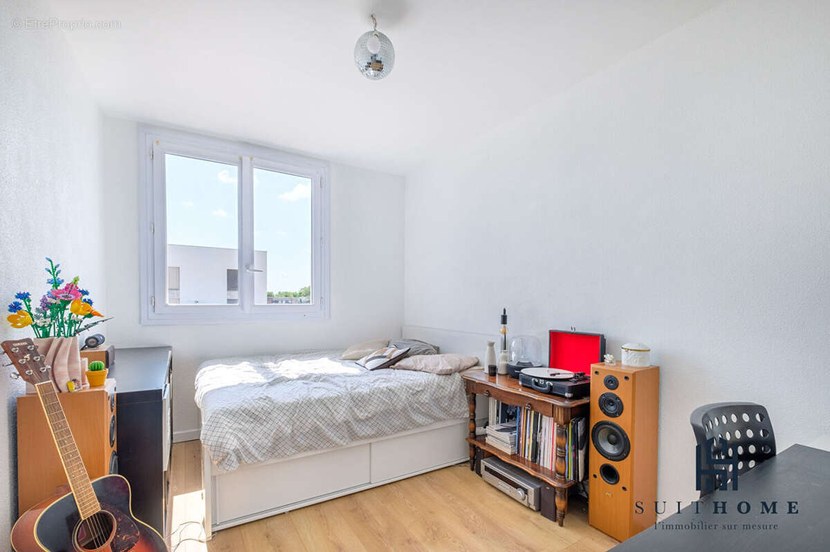 Appartement T5 à vendre proche de la maison de la danse Appartement  5 pièce(s) 82m2 4 chambre au dernier étage à LYON 8 - photo 4