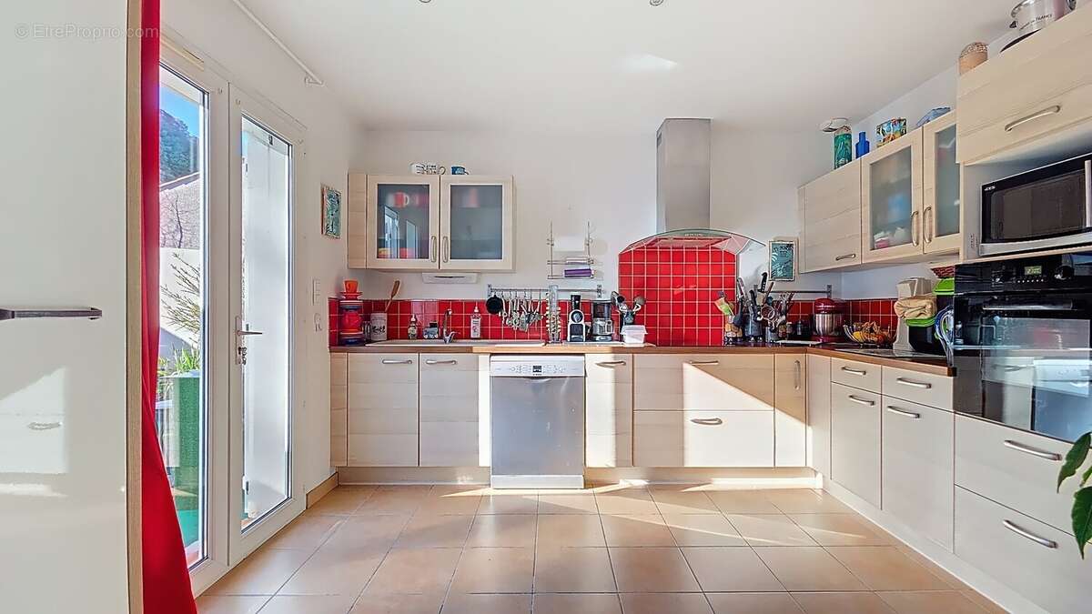 Maison à LA TOUR-SUR-ORB