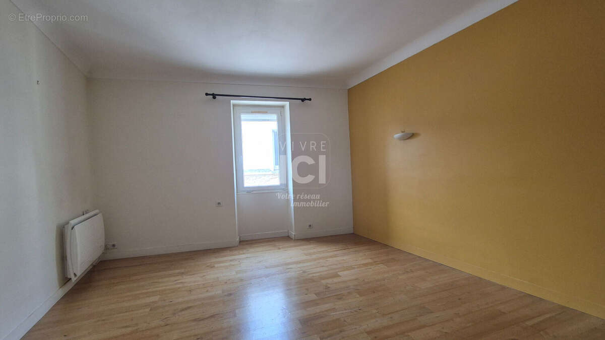 Maison à SAINT-ETIENNE-DE-MONTLUC