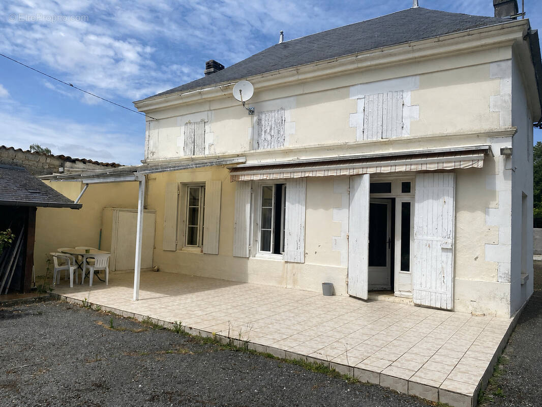 Maison à LA VERGNE