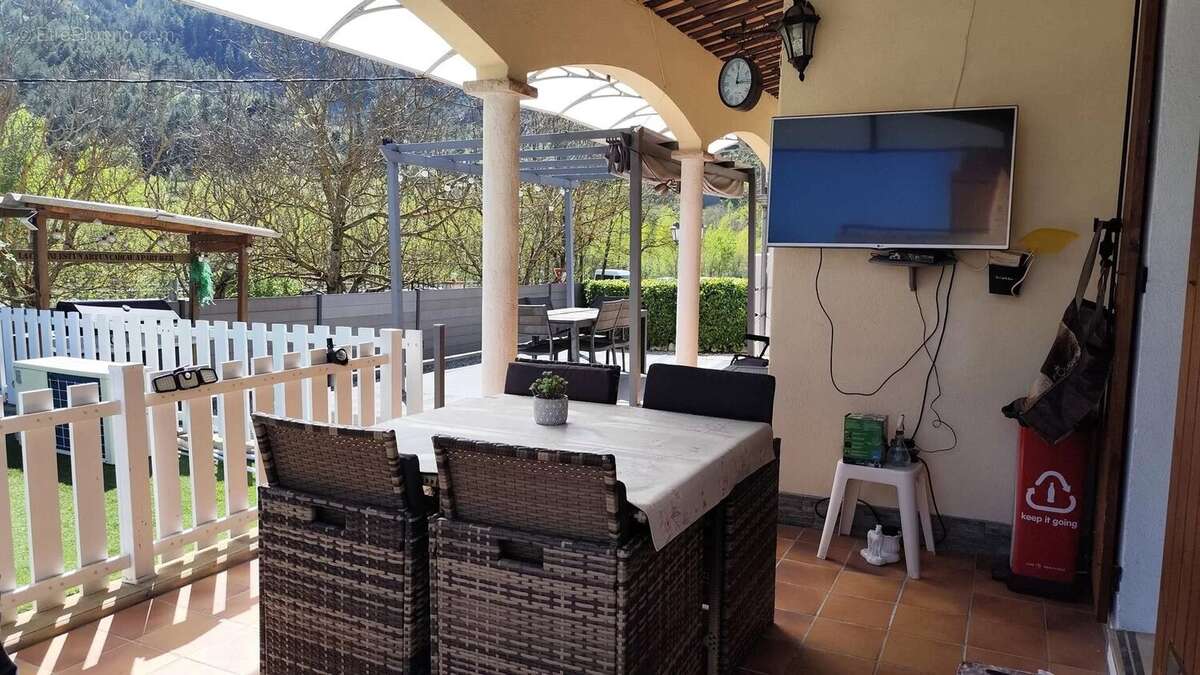 Maison 4 Pièces - Piscine et Garages - photo 8